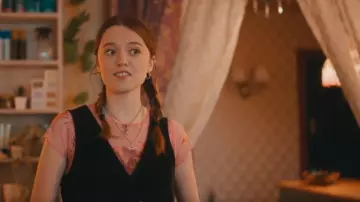 Urban Outfitters Pink Mesh Bloom Cap Sleeve T-Shirt worn by Gemma (Aimee Lou Wood) as seen in Daddy Issues (S01E04)