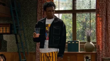 Boohoo Man Cargo Jacket porté par Noah Lambert (Israel Johnson) comme on le voit dans BUNK’D : Learning the Ropes (S07E18)