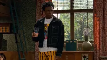 Boohoo Man Cargo Jacket porté par Noah Lambert (Israel Johnson) comme on le voit dans BUNK’D : Learning the Ropes (S07E18)