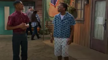 Short Hichicyou Ripped Color Block Soft porté par Noah Lambert (Israel Johnson) comme on le voit dans BUNK’D : Learning the Ropes (S07E20)