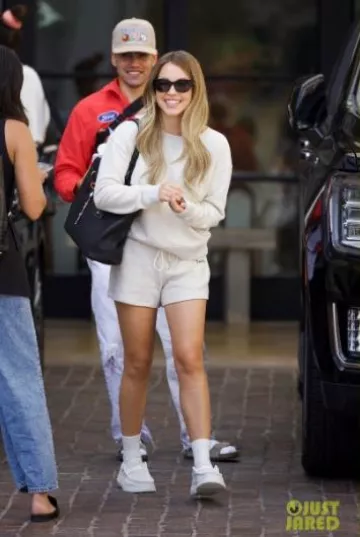 Lunettes de soleil Celine Monochroms 01 portées par Sydney Sweeney à Beverly Hills le 19 août 2024