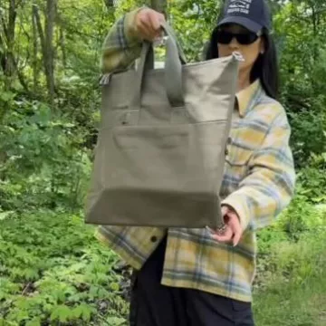 Casquette en sergé brodé Zara portée par Shay Mitchell sur sa Story Instagram le 18 août 2024