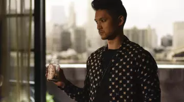 La chemise AllSaints de Magnus Bane (Harry Shum Jr.) dans Shadowhunters S02E07