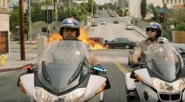 Les lunettes de soleil Ray-Ban de Frank Poncherello (Michael Peña) dans CHIPs