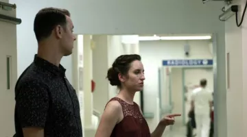 The red top of Jen Shorts in Life in Pieces (Zoe Lister Jones )