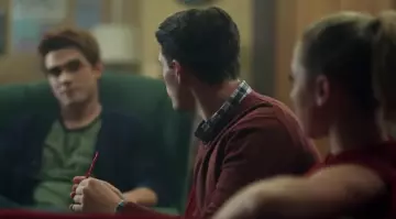 Les bonbons Twizz­lers Straw­berry dégusté par Kevin Keller dans Riverdale