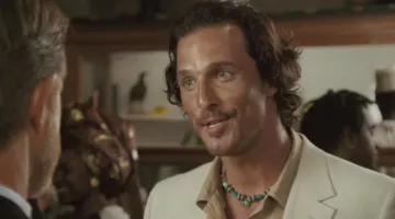 Le collier en turquoise de Dirk Pitt (Matthew McConaughey) dans Sahara