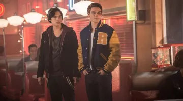 Le bonnet Scotch & Soda de Jughead Jones (Cole Sprouse) dans Riverdale