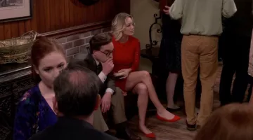 The lace dress red Penny (Kaley Cuoco) in The Big Bang Theory S09E15