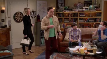 The purse of Penny (Kaley Cuoco) in The Big Bang Theory S09E11