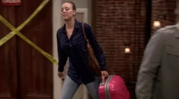 La valise rose de Penny (Kaley Cuoco) dans The Big Bang Theory S09E01