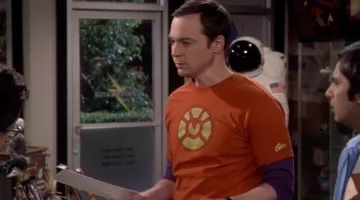 tee shirt orange lantern Sheldon Cooper (Jim Parsons) in The Big Bang Theory