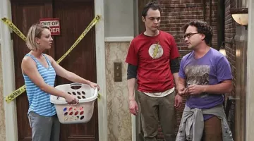 camiseta flash logo de Sheldon Cooper (Jim Parsons) dans The Big Bang Theory