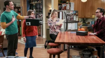 Le top fleuri de Penny (Kaley Cuoco) dans The Big Bang Theory S10E14
