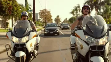 La motocicleta BMW R1200 RT-P de Jon Baker (Dax Shepard) en CHIPs