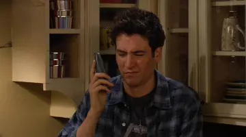 la chemise à carreaux de Ted Mosby ( Josh Radnor ) dans How I met your mother