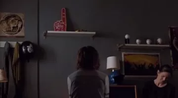 La main en mousse géante de supporter de Baseball dans Colony