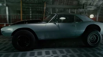 The Chevrolet Camaro of Roman Pierce (Tyrese Gibson) in Fast & Furious 7