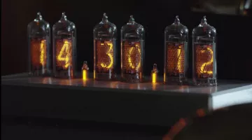 The clock bulbs in The time-travelers / Travelers