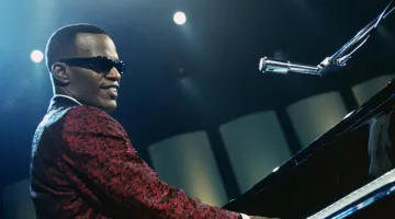 Piano Baldwin of Ray Charles (Jamie Foxx) in Ray