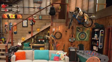 The canvas 'stay on target' in the set I Didn't do It"