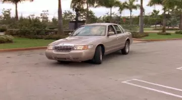 La Mercury Grand Marquis de l'agent Bilkins (Thom Barry) dans 2 Fast 2 Furious