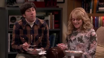 Top de maternidad de Bernadette Rostenkowski (Melissa Rauch) en The Big Bang Theory S10E09
