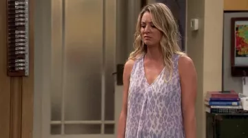 Camiseta sin mangas leopardo de Penny (Kaley Cuoco) en The Big Bang Theory S10E06