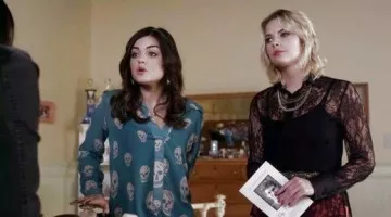 El cinturón de Hanna Marin (Ashley Benson) en Pretty Little Liars S3E21