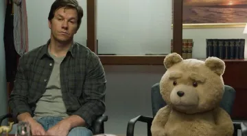 Camisas y pantalones de John Varvatos usados por Mark Wahlberg en Ted 2