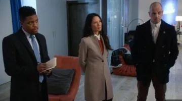 the mantle of Joan Watson (Lucy Liu) in Elementary