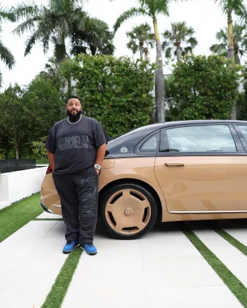 T-Shirt Balenciaga Black Faded Agaicnelab porté par DJ Khaled sur le compte Instagram @djkhaled