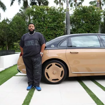 Pantalon de survêtement Balenciaga Black Baggy Agaicnelab porté par DJ Khaled sur le compte Instagram @djkhaled