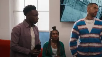 COS Camisa utilitaria relajada morada usada por Carlton Banks (Olly Sholotan) como se ve en Bel-Air (S03E04)