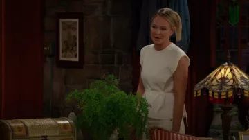 Simkhai Rosalia Top usado por Sharon Newman (Sharon Case) como se ve en The Young and the Restless el 15 de agosto de 2024