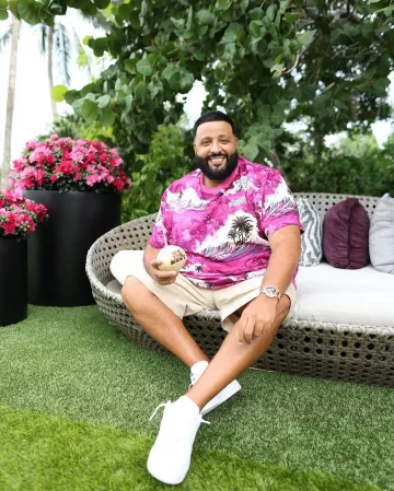 Short Louis Vuitton Beige Allover-LV Chino porté par DJ Khaled sur le compte Instagram @djkhaled