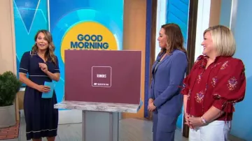 Robe midi en tricot Shoshanna Riley à manches courtes portée par Ginger Zee comme on le voit dans Good Morning America le 22 août 2024