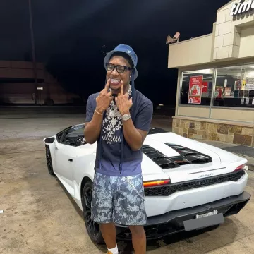 Sombrero de pescador Louis Vuitton Navy LV Play Aerogram con cordón usado por Rob49 en la cuenta de Instagram @rob49up