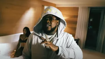 Veste coupe-vent Lanvin x Future Grey & Yellow Logo portée par BossMan Dlow en Babyface Ray - Count Money (Official Video) ft. Bossman Dlow