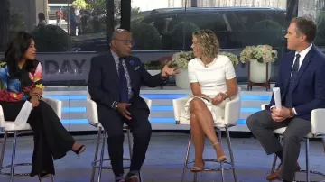 Eliza J Pointelle Vestido de suéter con dobladillo con volantes usado por Dylan Dreyer como se ve en Hoy el 27 de agosto de 2024