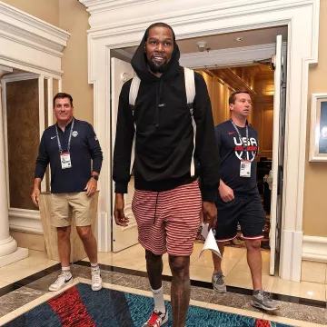 Gucci Black Mini Tag Logo Hoodie worn by Kevin Durant on the Instagram account @nbafashionfits