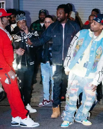 ¿Quién decide War Blue Rainbow ROYGBIV Fusion Jeans usados por Juelz Santana en la cuenta de Instagram @thejuelzsantana