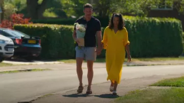 Vestido con cuello de H&M usado por Maria Benkhalti como se ve en Love Is Blind: Reino Unido (S01E07)