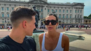 Lunettes de soleil Tom Ford Renee Flat Top portées par Catherine Richards comme on le voit dans Love Is Blind : UK (S01E08)