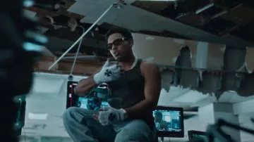 Débardeur en cuir noir Rick Owens porté par Myke Towers à Myke Towers - HASTA LA VISTA (Video Oficial)