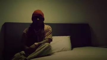 Pantalones de pintor Enfants Riches Déprimés Beige Dirty Striped usados por Rylo Rodriguez en Rylo Rodriguez - "85 Cutlass" - (Video Oficial)