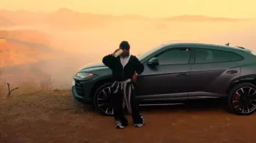 Rick Owens Pantalon Belas en velours dégradé noir et blanc porté par Rylo Rodriguez en Rylo Rodriguez - « 85 Cutlass » - (Vidéo Officielle)