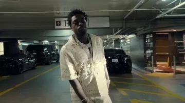 Chemise laser en cuir crème Amiri portée par Kodak Black en Kodak Black - Sharp Vibes [Official Music Video]