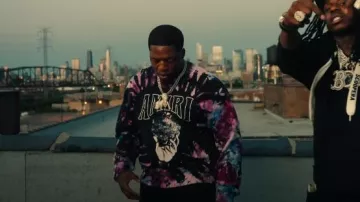 Sweat-shirt Amiri Purple Tie Dye Crystal Ball porté par Lil Zay dans Lil Zay Osama - How I Grown Up (ft. Polo G) [Official Music Video]