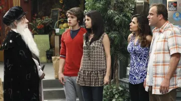 Tunique Daydreamer Free People d’Alex Russo (Selena Gomez) dans Les Sorciers de Waverly Place (S04E01)